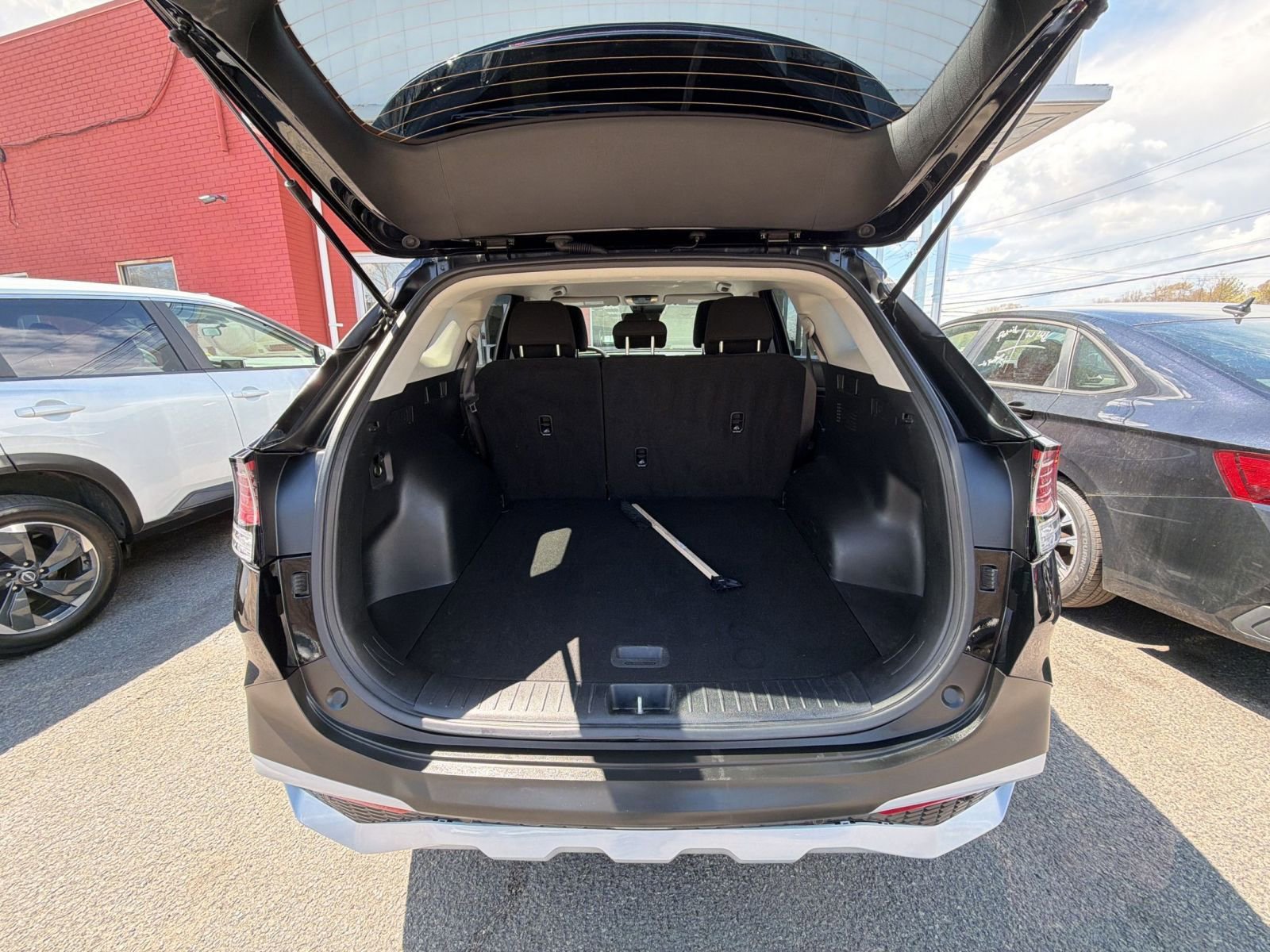 Used 2025 Kia Sportage LX image 11