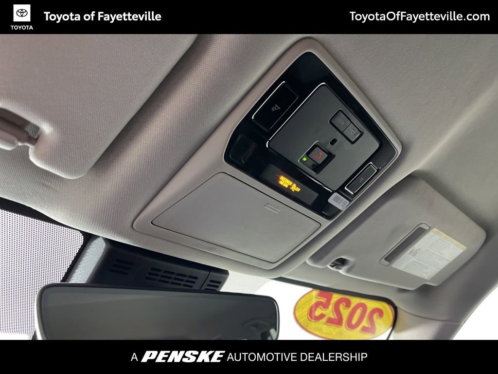 Used 2025 Toyota Grand Highlander AWD image 27