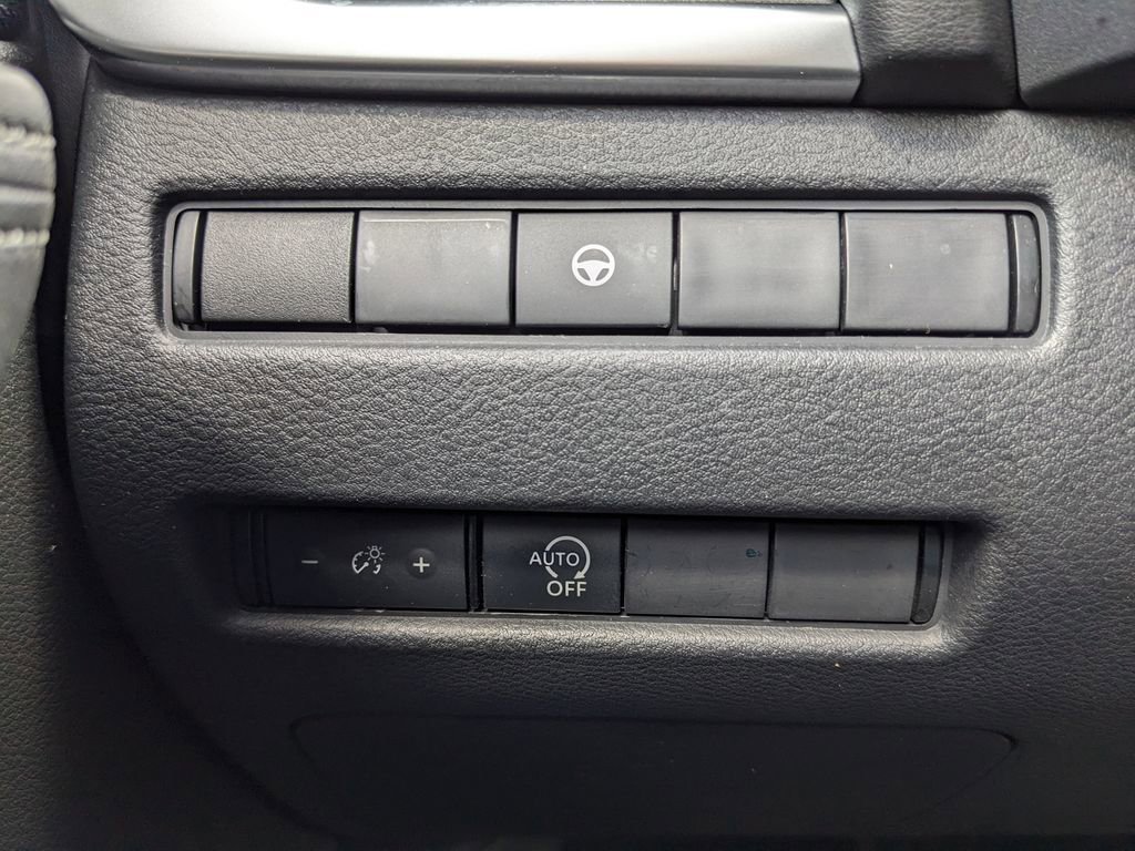 Used 2023 Nissan Rogue SV image 48