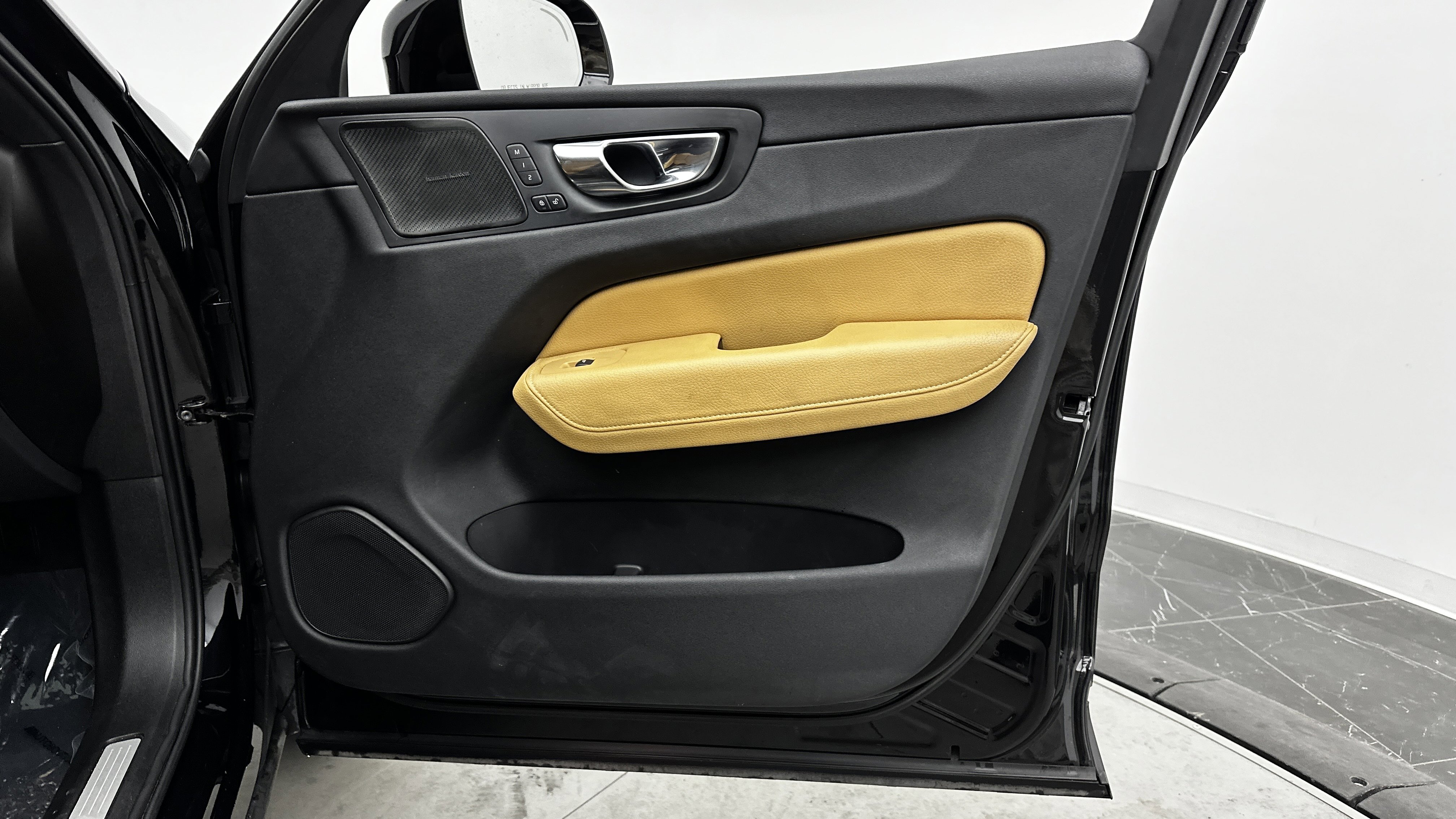 Used 2019 Volvo XC60 T6 Inscription w/ Protection Package Premier image 39