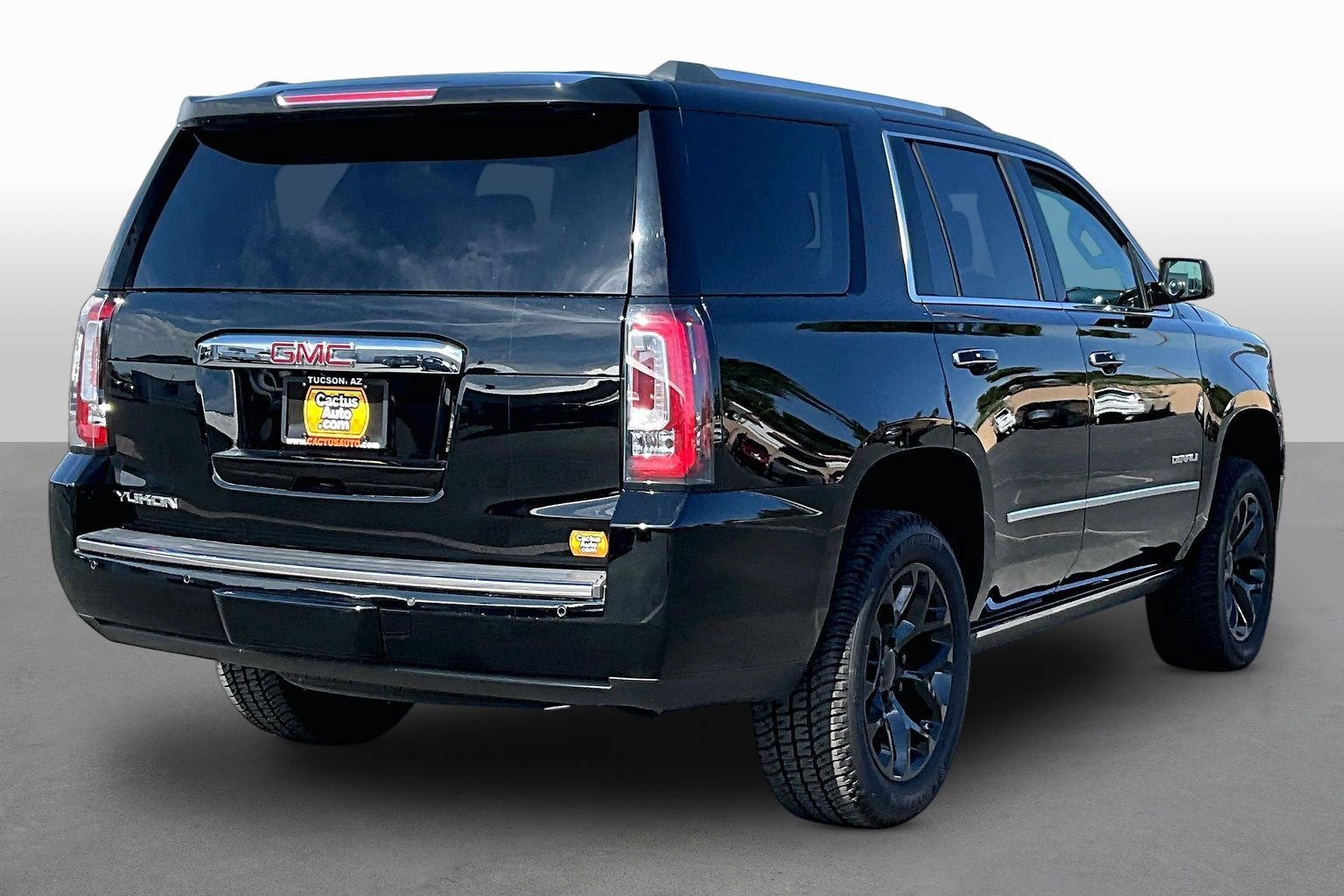 Used 2015 GMC Yukon Denali w/ Premium Package AWD/4WD image 2