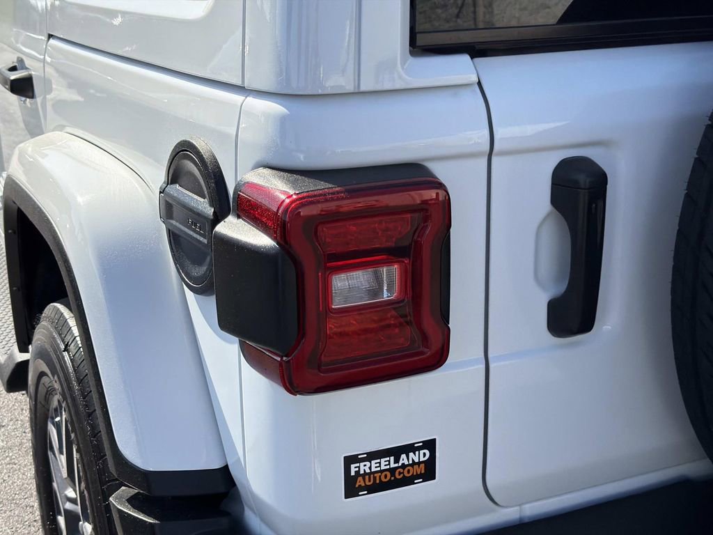 Used 2024 Jeep Wrangler Sahara w/ Technology Group AWD/4WD image 12