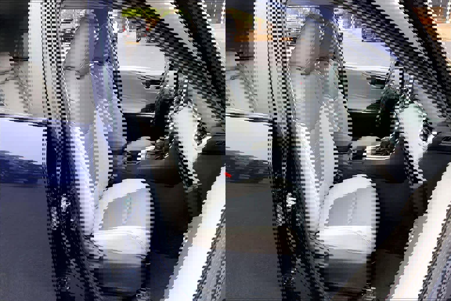 Used 2023 Toyota RAV4 XLE Premium FWD image 9