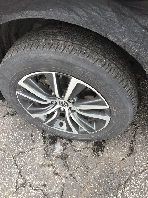 Used 2024 Toyota Venza LE image 5