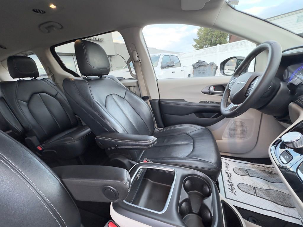 Used 2022 Chrysler Pacifica Touring-L image 20
