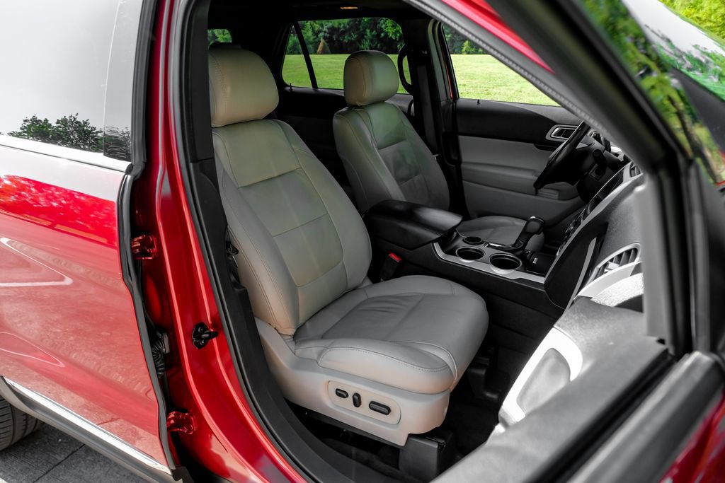 Used 2014 Ford Explorer Limited w/ Equipment Group 302A FWD image 38