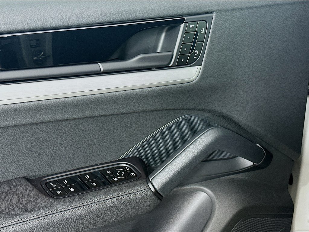 New 2026 Porsche Cayenne E-Hybrid Coupe AWD/4WD image 19