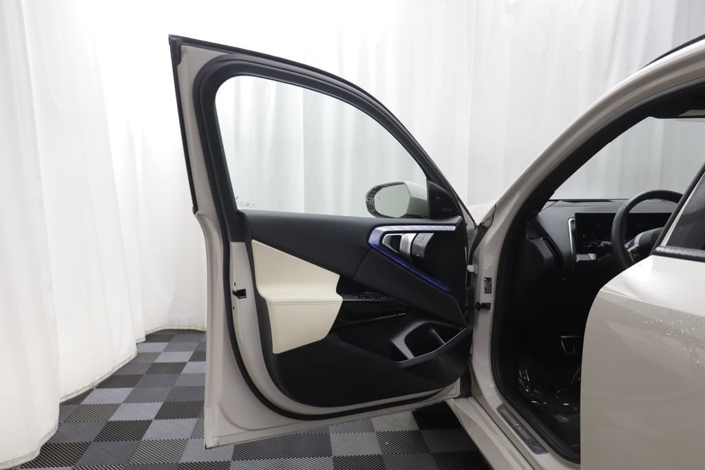 Used 2026 BMW X3 xDrive30i w/ Premium Package AWD/4WD image 4