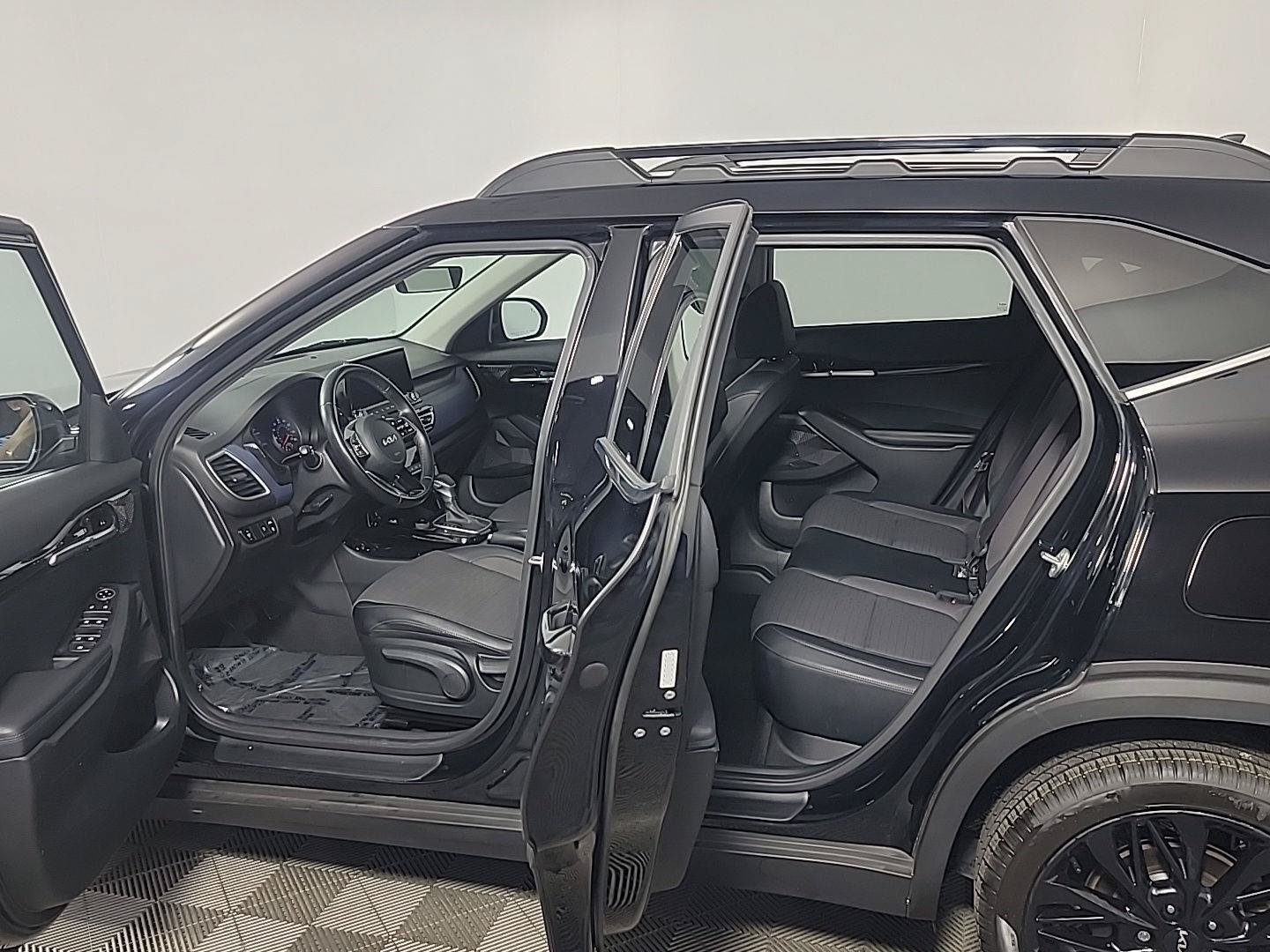 Used 2023 Kia Seltos Nightfall Edition AWD/4WD image 15