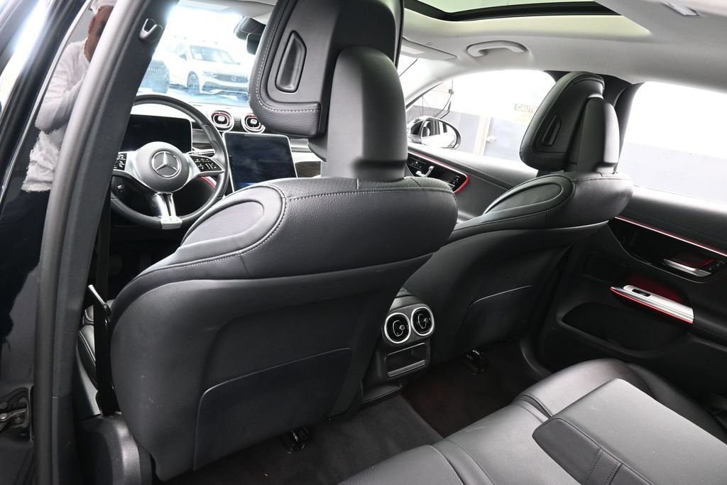 Used 2025 Mercedes-Benz GLC 300 4MATIC image 35