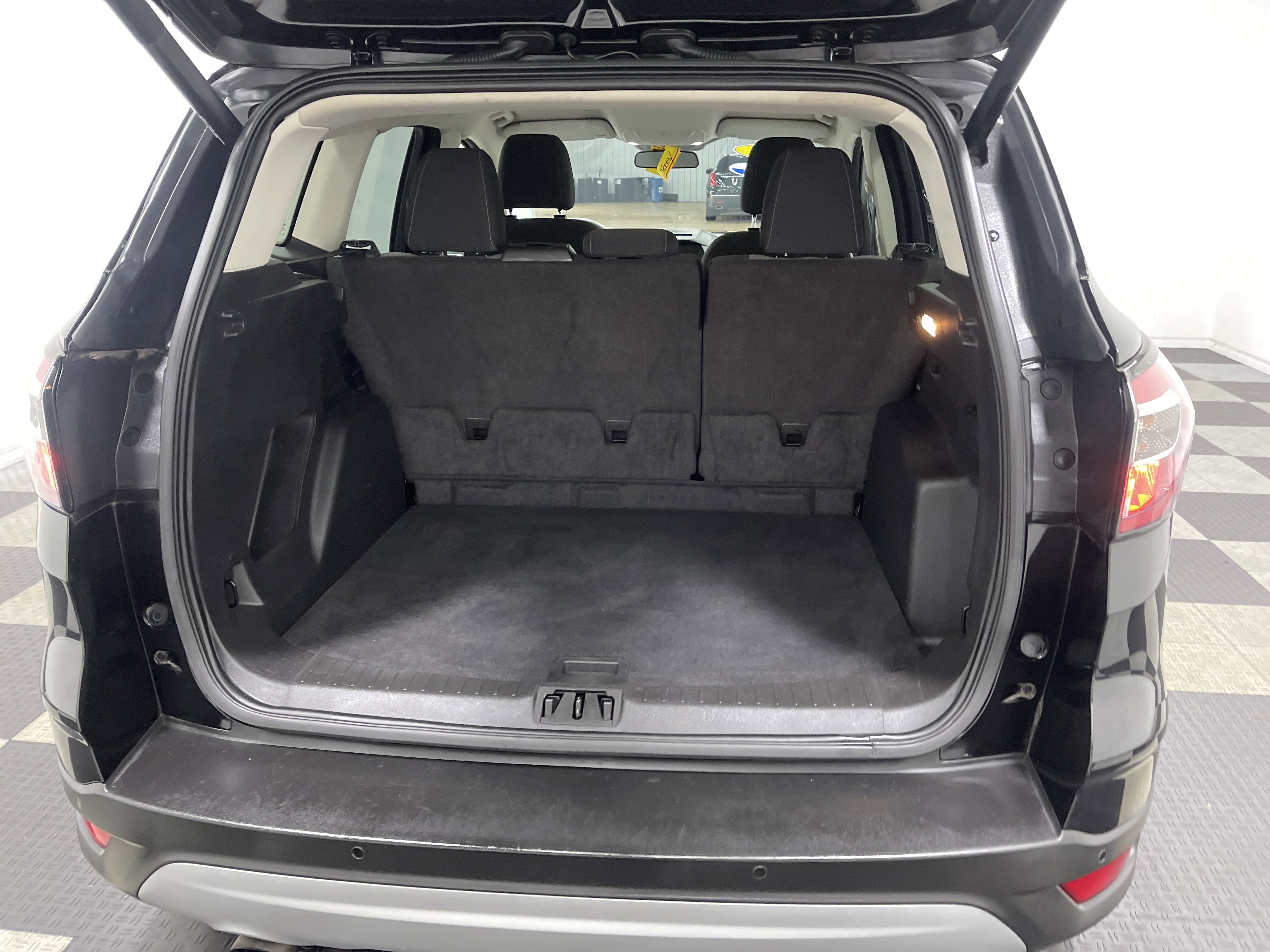Used 2017 Ford Escape SE w/ Equipment Group 201A AWD/4WD image 18