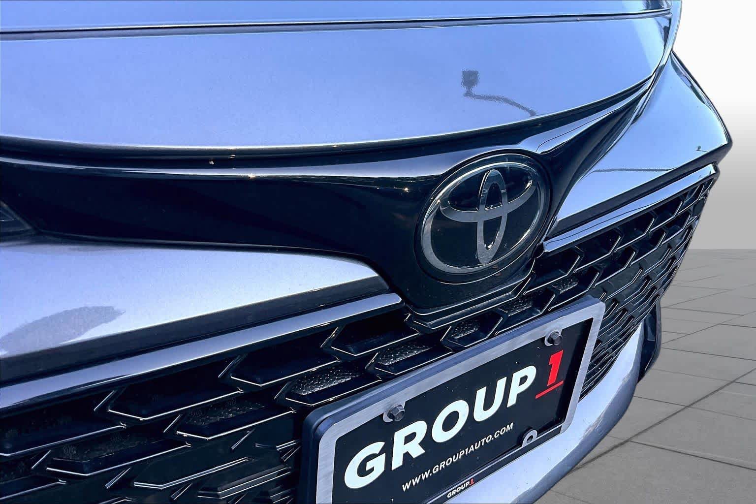 Used 2025 Toyota Corolla SE w/ SE Package FWD image 28
