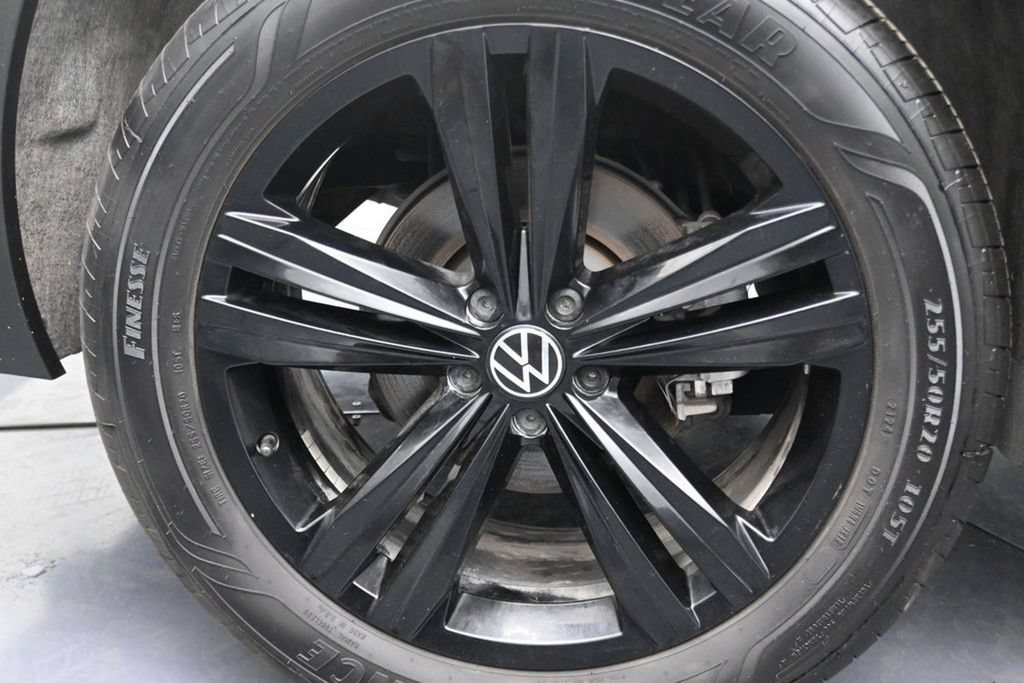 Used 2023 Volkswagen Atlas Cross Sport SEL R-Line AWD/4WD image 26