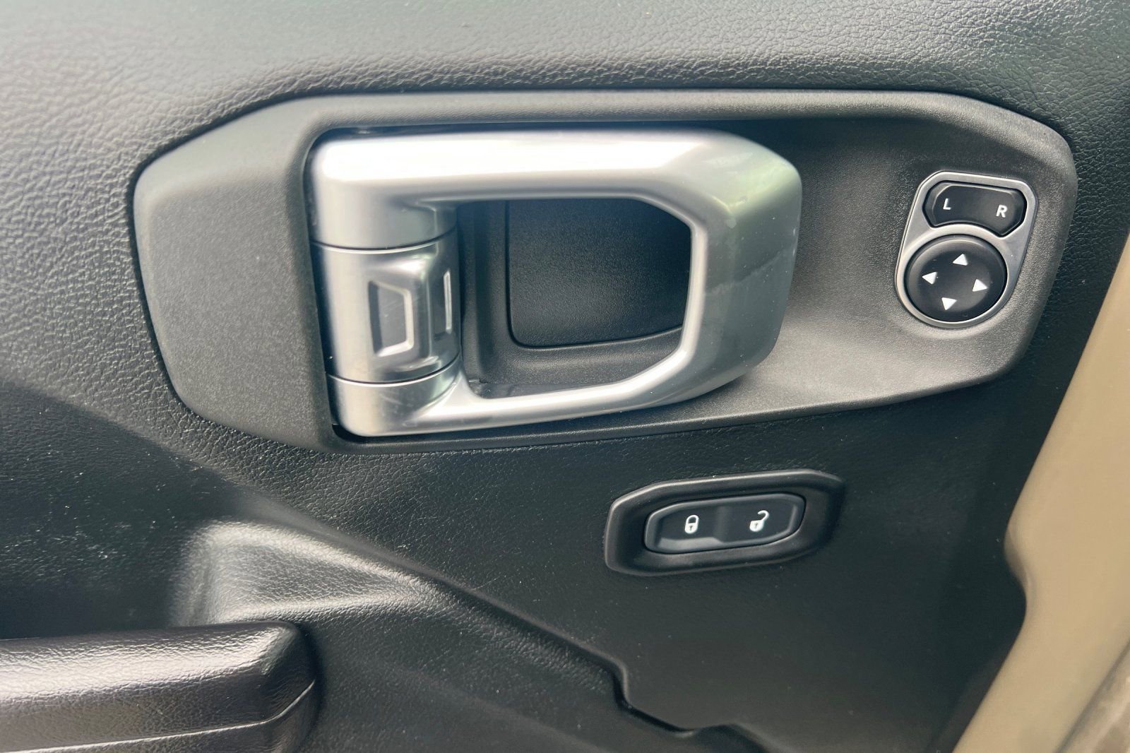 Used 2020 Jeep Gladiator Sport w/ Quick Order Package 24S image 11