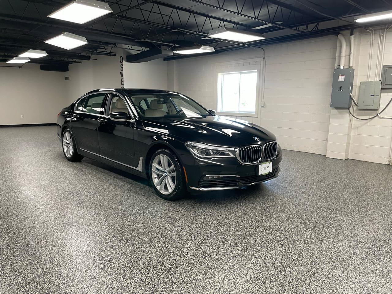 Used 2018 BMW 750i xDrive AWD/4WD image 5