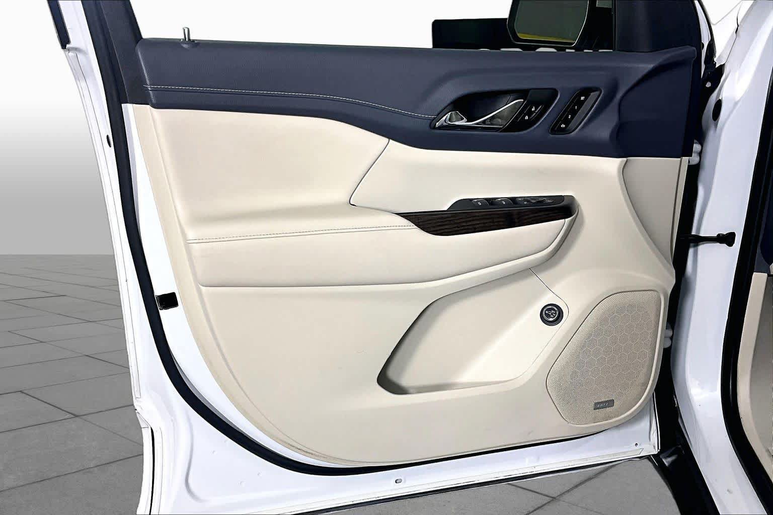 Certified 2023 GMC Acadia Denali FWD image 39