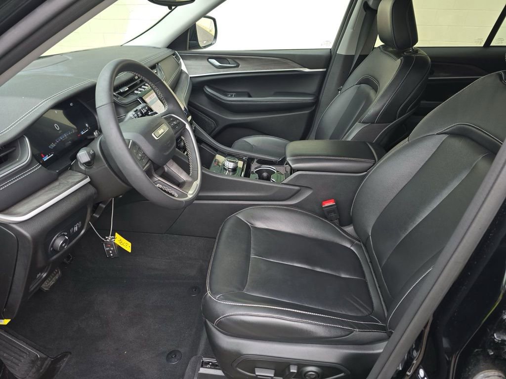 Used 2023 Jeep Grand Cherokee Limited image 8