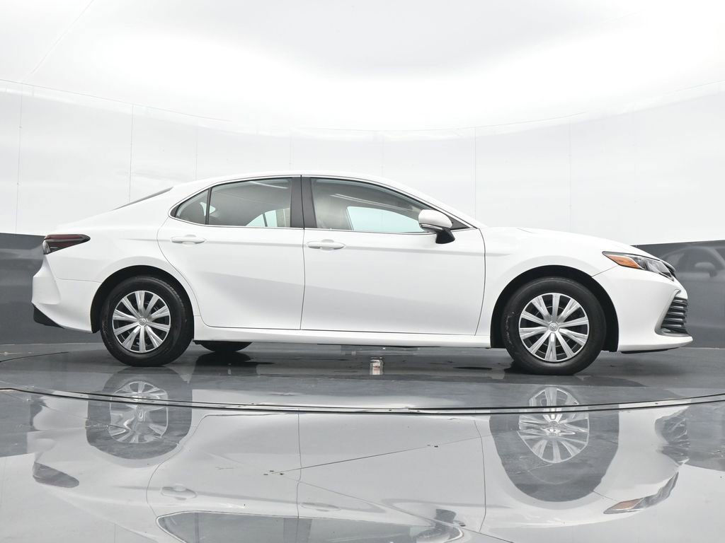 Used 2022 Toyota Camry LE image 14