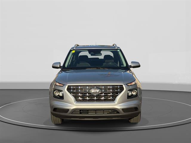 Used 2026 Hyundai Venue SEL FWD image 2