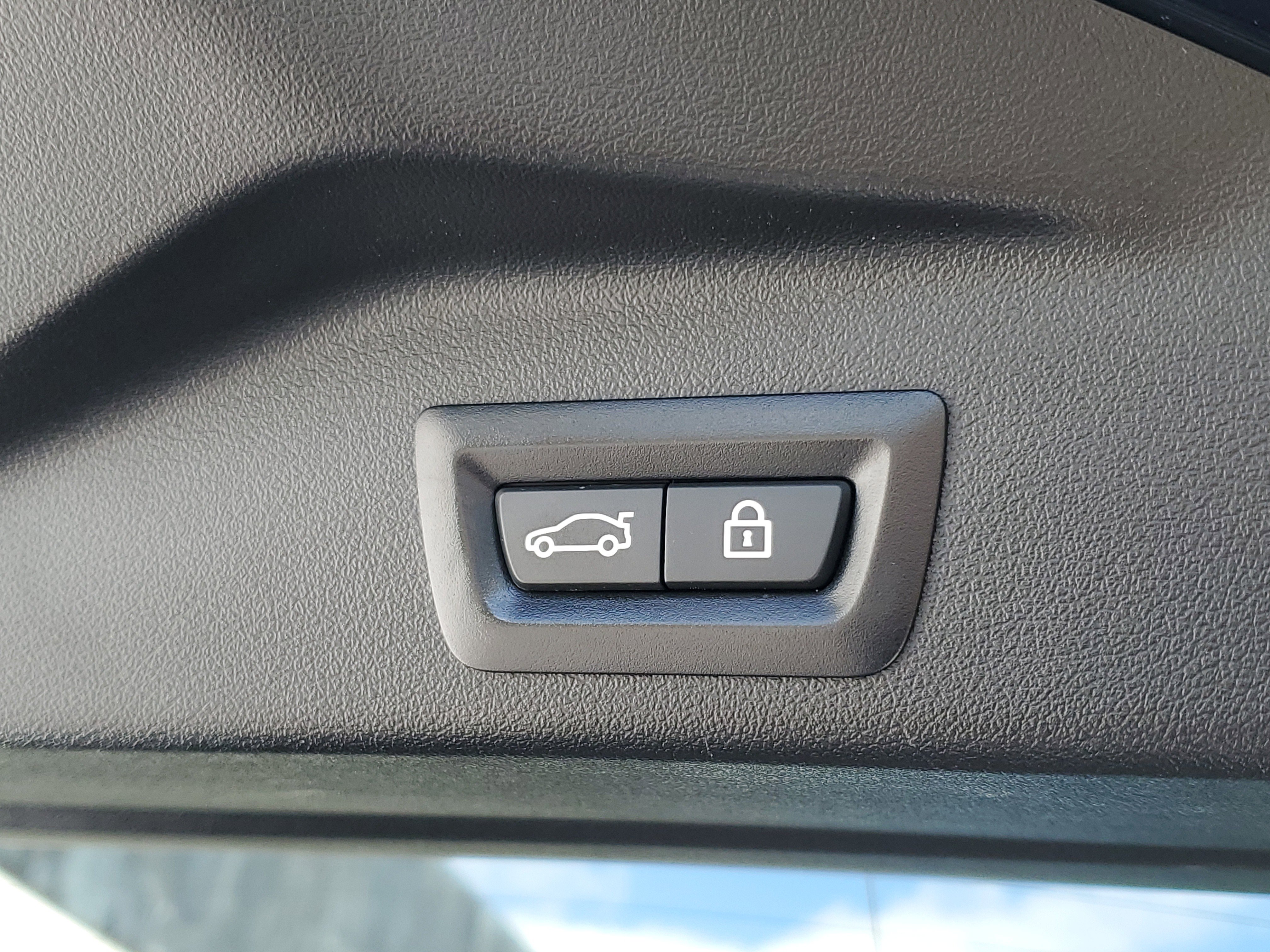 Used 2022 BMW X5 sDrive40i w/ M Sport Package image 11