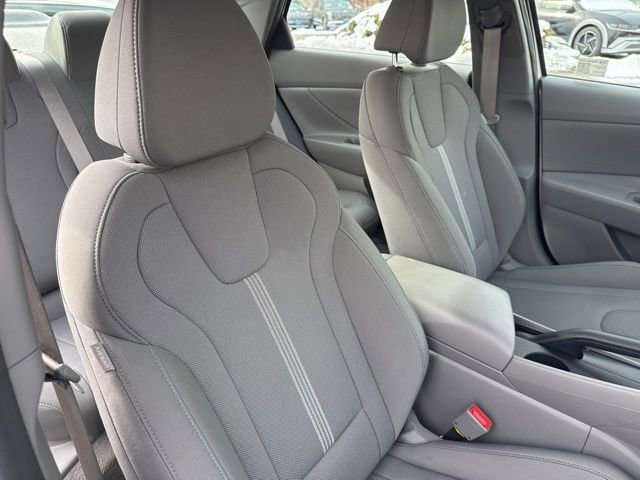 Certified 2025 Hyundai Elantra SE image 27