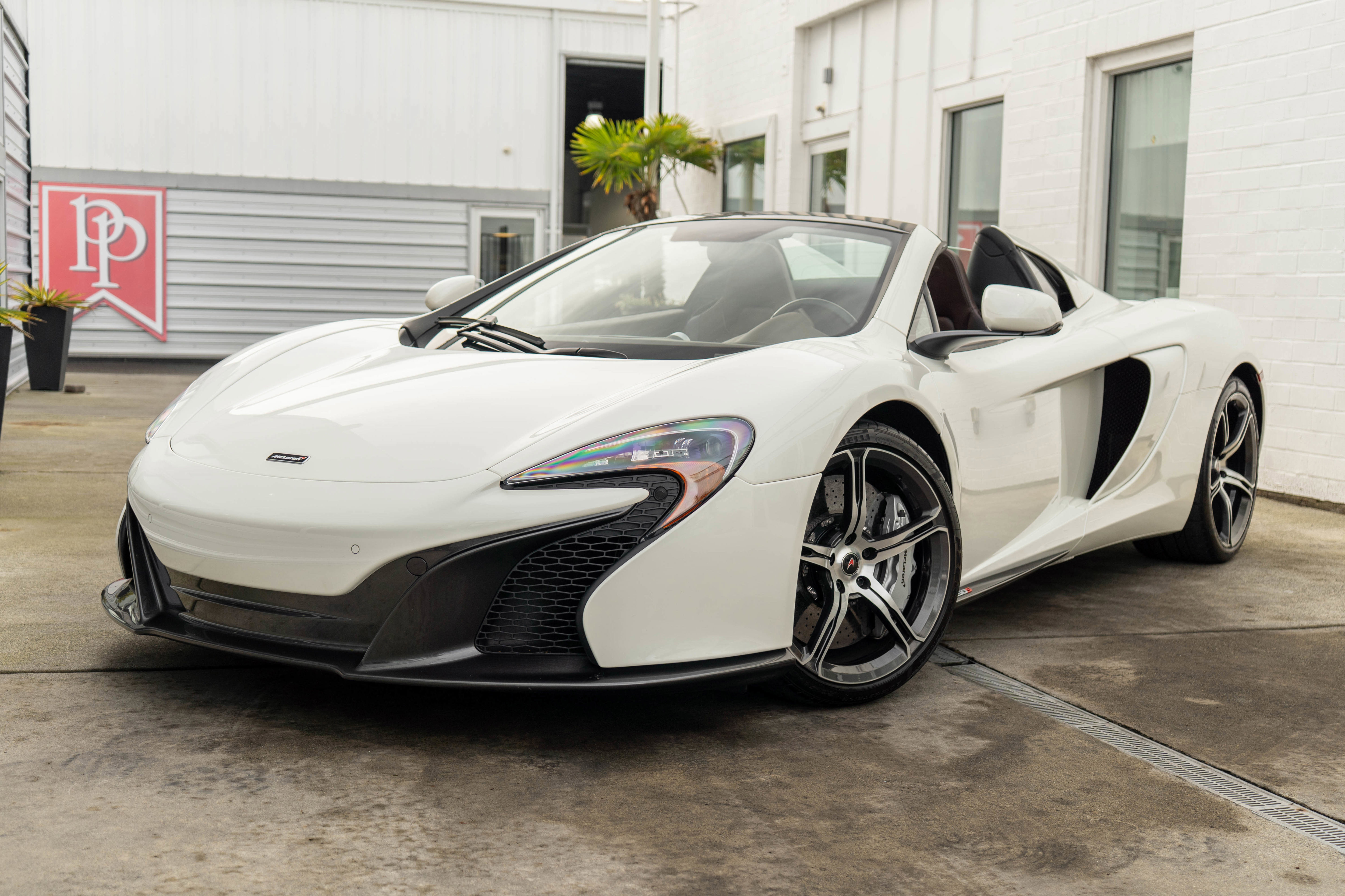 Used 2015 McLaren 650S Spider image 4