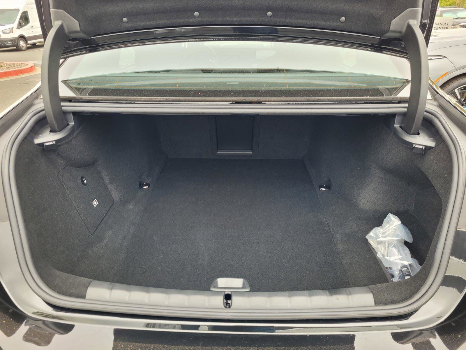 Used 2024 BMW i7 eDrive50 w/ Executive Package image 35