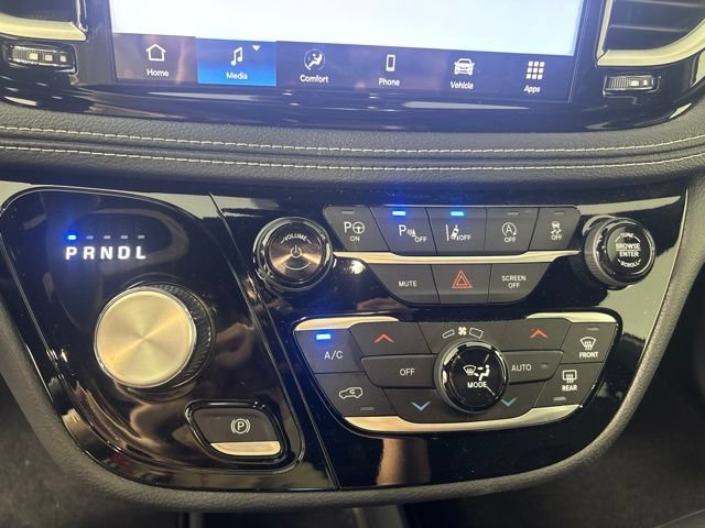 Used 2025 Chrysler Pacifica Select FWD image 6
