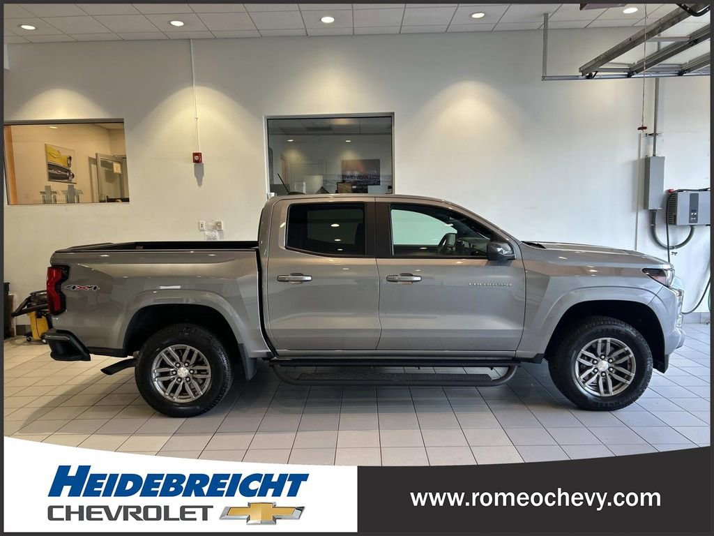 Used 2023 Chevrolet Colorado LT w/ LT Convenience Package II AWD/4WD image 2