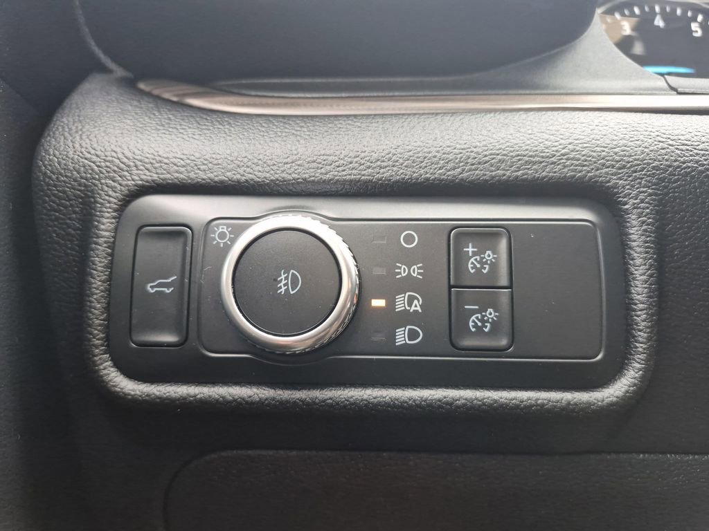 Used 2022 Ford Explorer Limited w/ Equipment Group 301A image 27