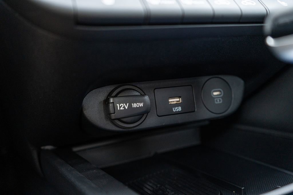 New 2025 Hyundai Elantra Limited image 30