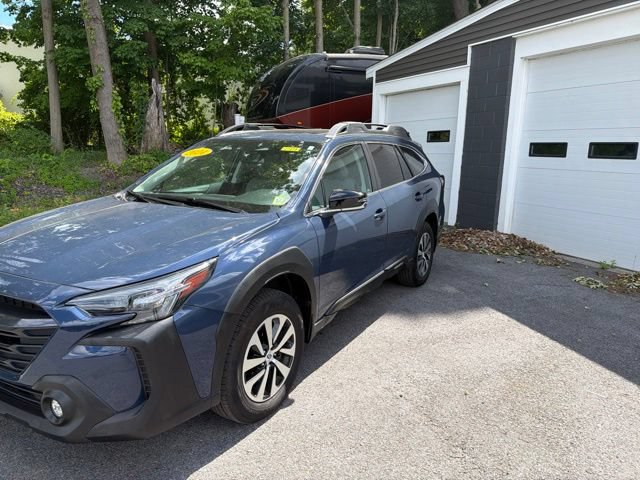 Used 2024 Subaru Outback Premium AWD/4WD image 2