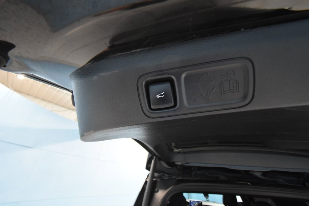 Used 2019 Lincoln Navigator Select AWD/4WD image 32