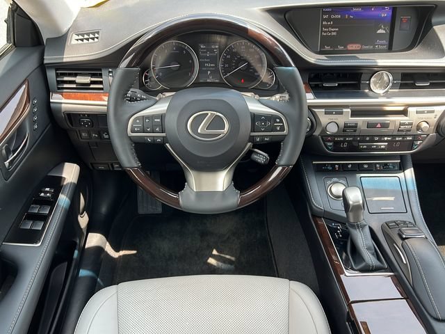 Used 2018 Lexus ES 350 w/ Luxury Package w/Wood Trim FWD image 11