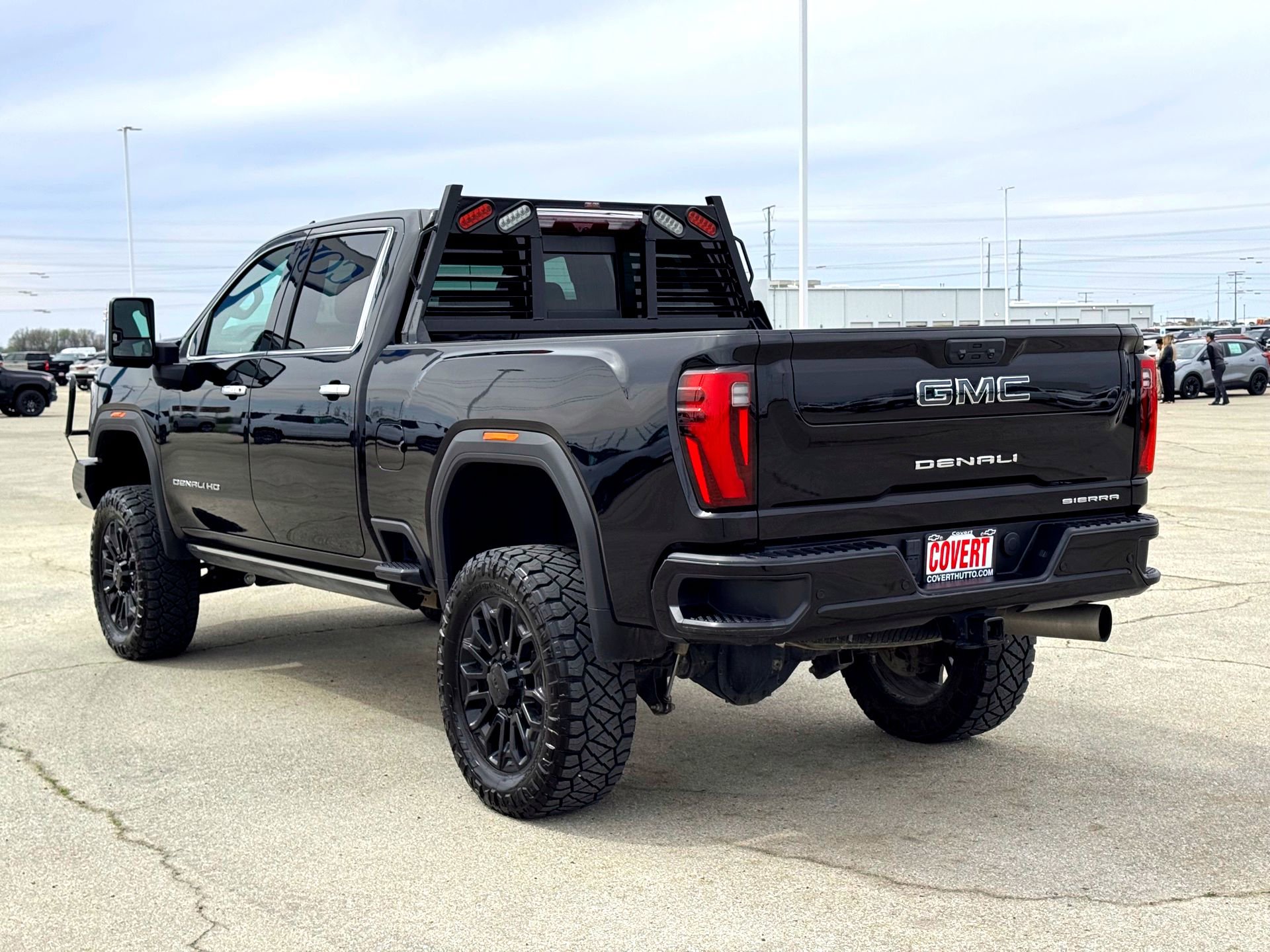 Used 2024 GMC Sierra 2500 Denali Ultimate image 9