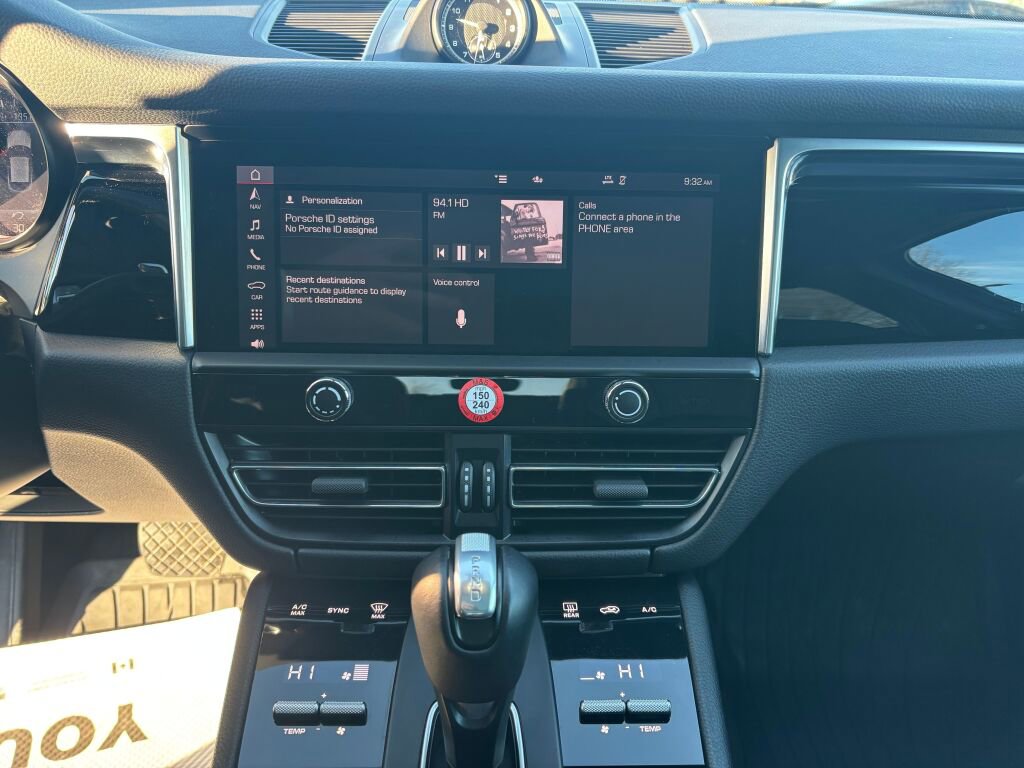 Used 2024 Porsche Macan Base image 18