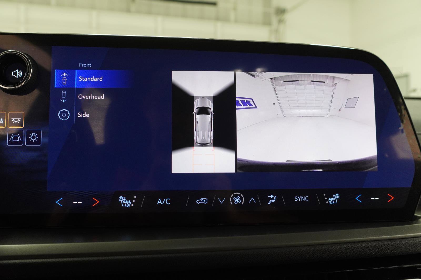 Used 2024 Chevrolet Traverse LT w/ Midnight/Sport Edition image 31