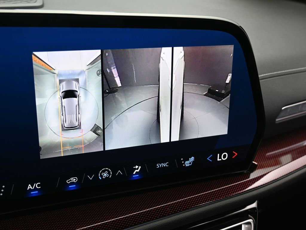 Used 2024 Chevrolet Traverse Z71 w/ Enhanced Driving Package image 26