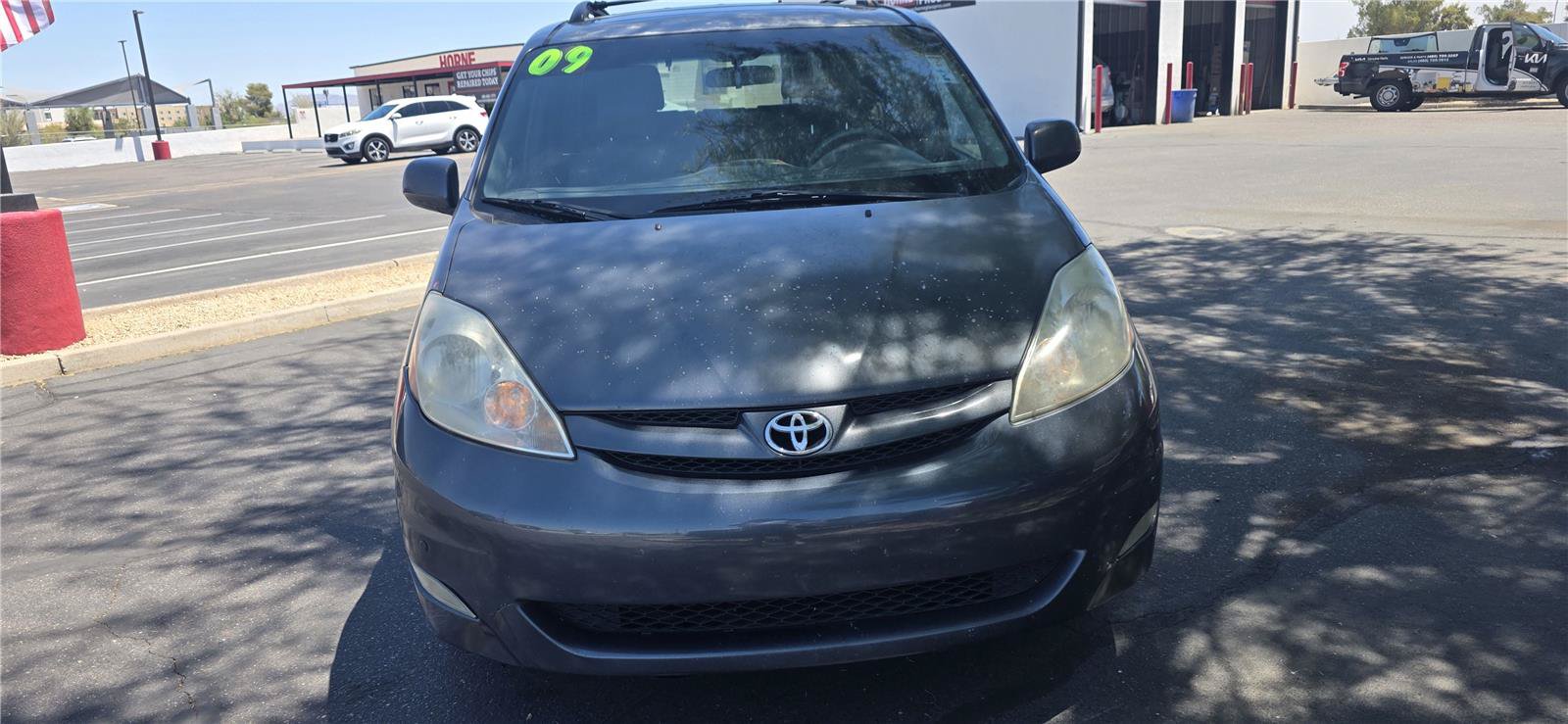 Used 2009 Toyota Sienna XLE FWD image 2