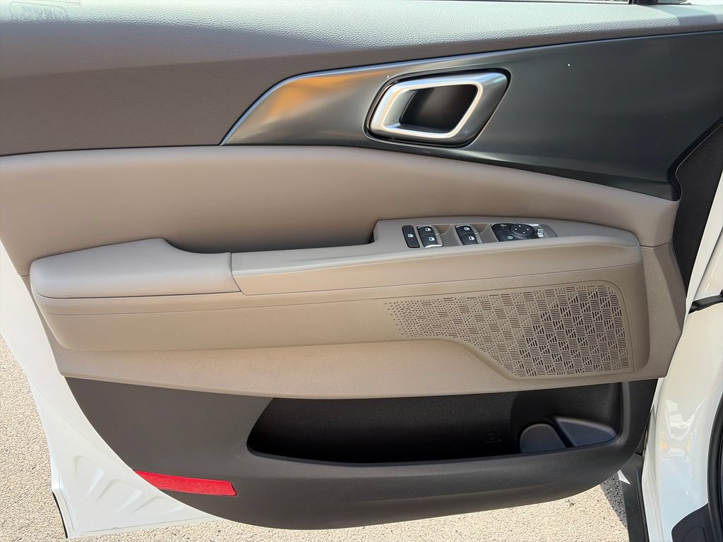 New 2027 Kia Carnival FWD image 16