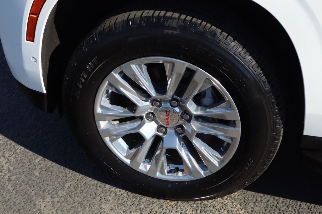 Used 2025 GMC Yukon XL Denali AWD/4WD image 14
