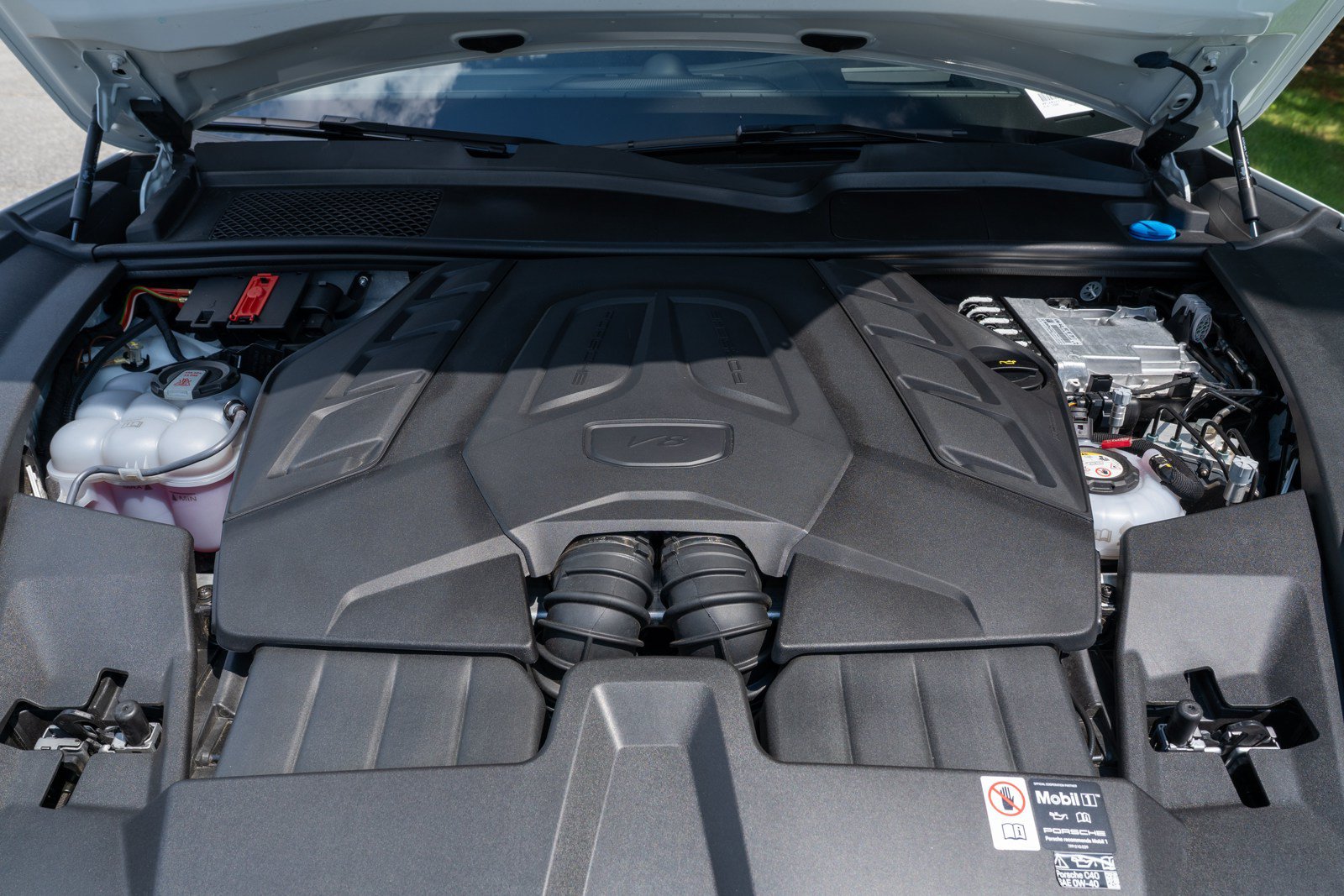 Certified 2025 Porsche Cayenne Turbo AWD/4WD image 17