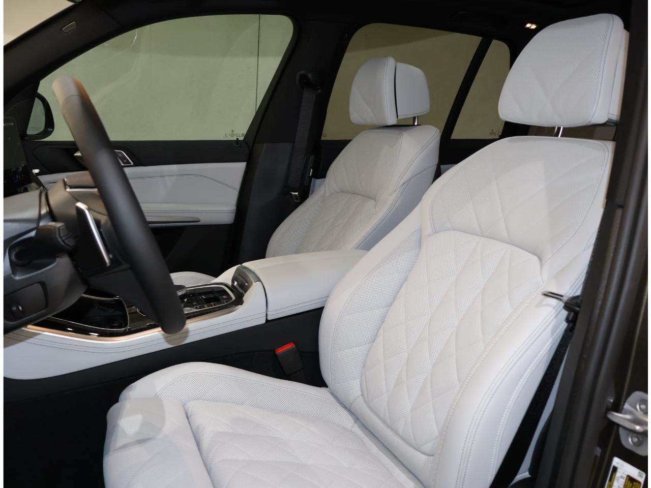 Used 2026 BMW X5 sDrive40i w/ Climate Comfort Package RWD image 13