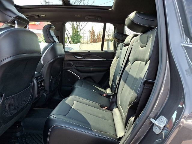 Used 2024 Jeep Grand Cherokee Overland w/ Adv Protech Group III AWD/4WD image 10