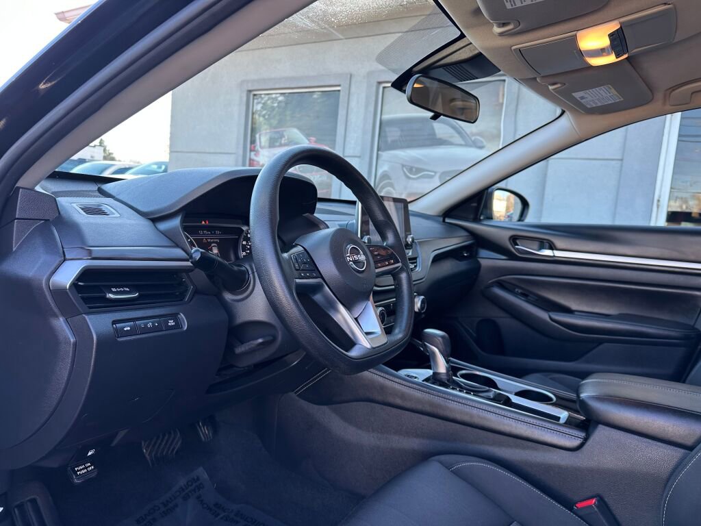 Used 2023 Nissan Sentra SR w/ SR Premium Package image 12