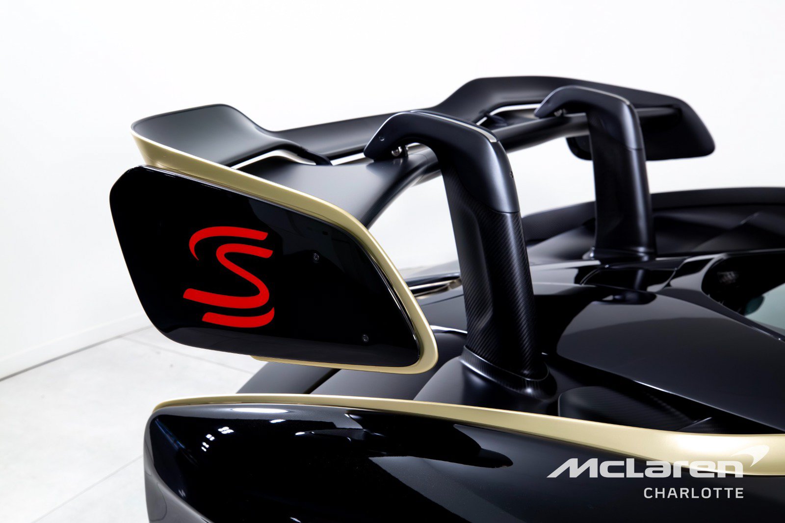 Used 2019 McLaren Senna RWD image 37
