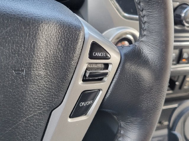Used 2017 Nissan Titan SV AWD/4WD image 12