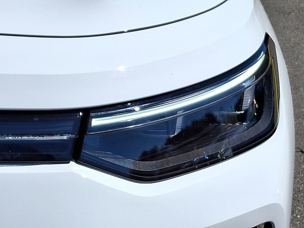 Certified 2025 Volkswagen Tiguan S w/ 18" Wheel Package image 9