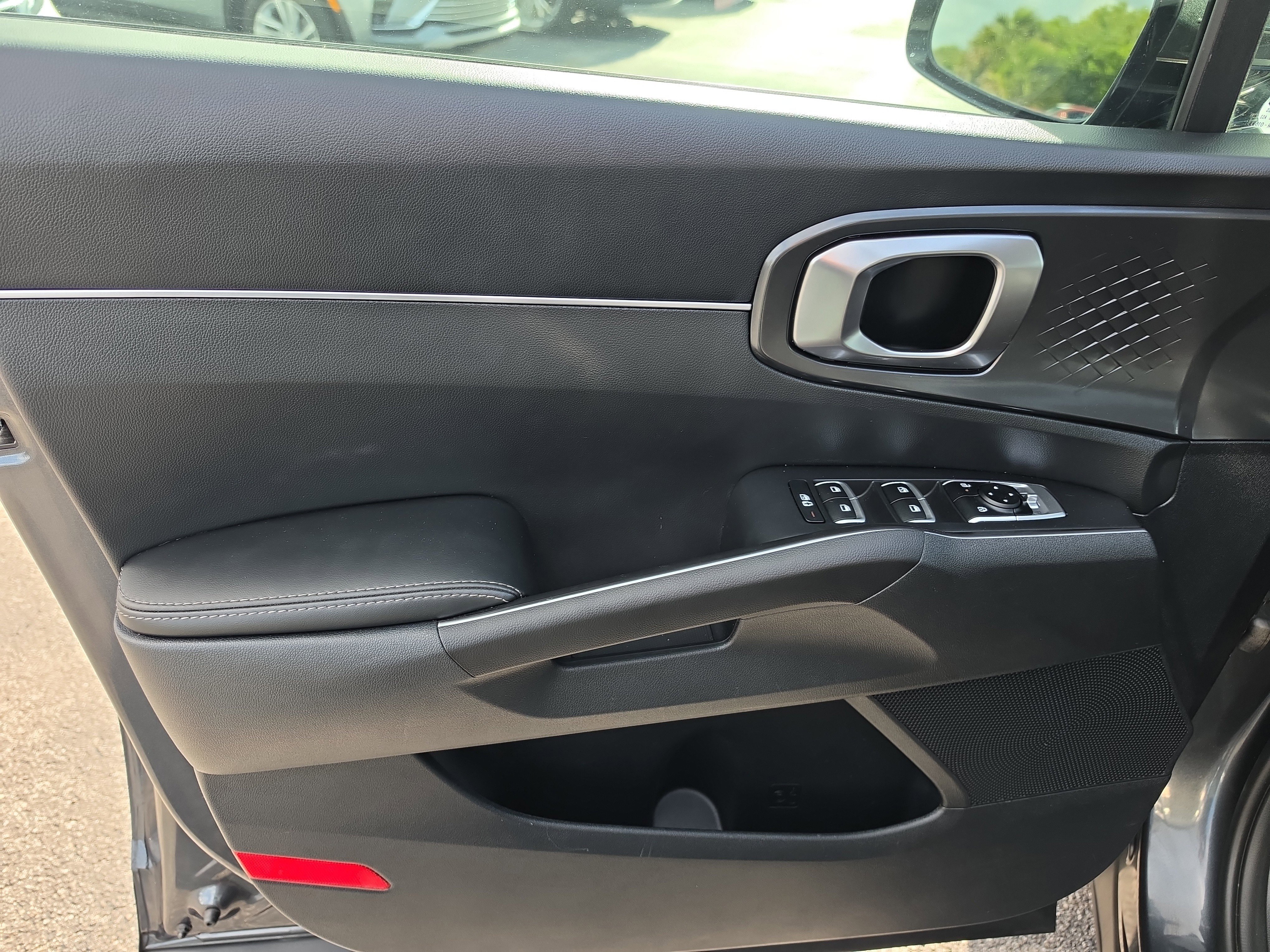 Used 2024 Kia Sorento S FWD image 16
