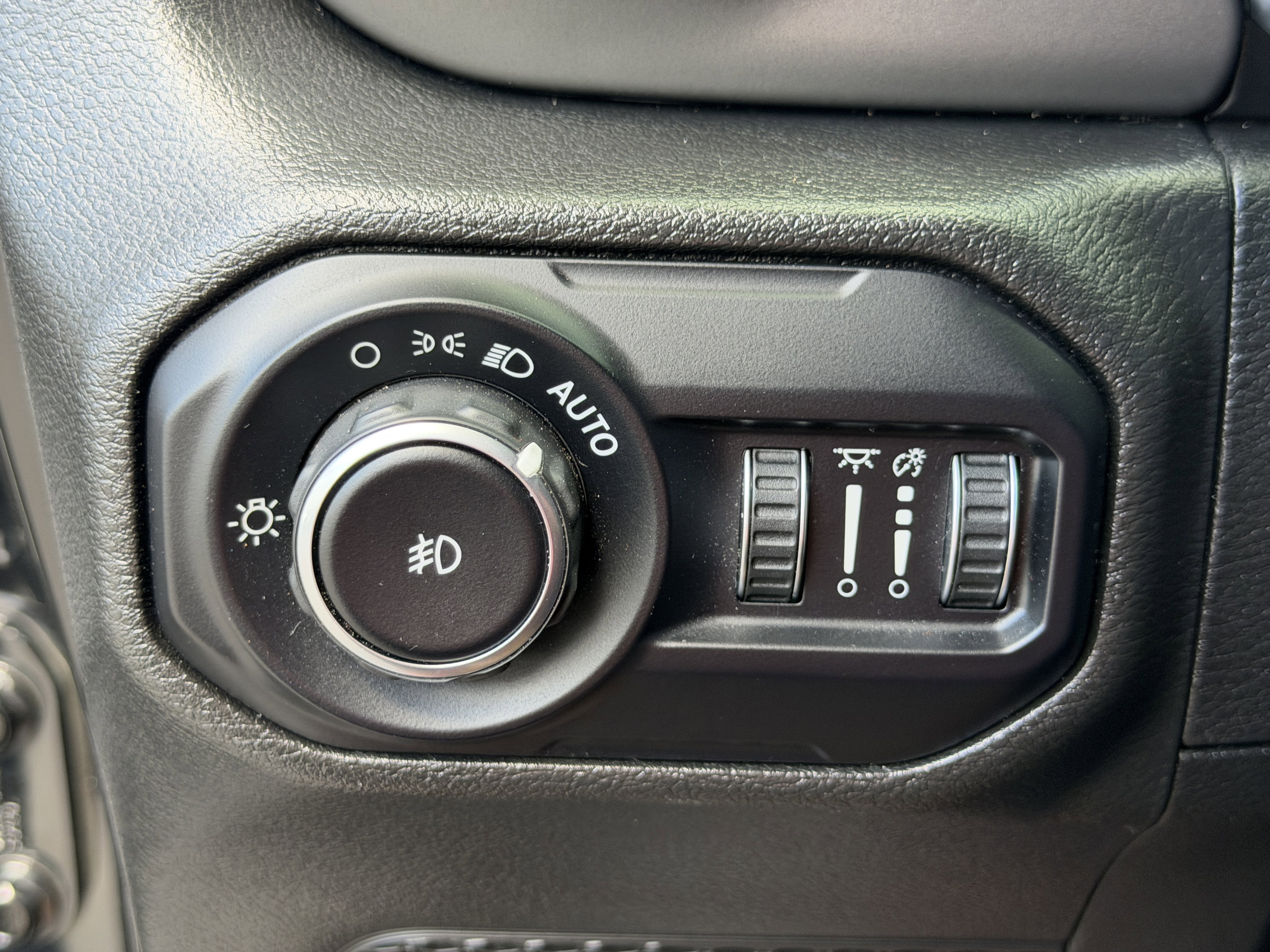 Used 2022 Jeep Wrangler Unlimited Rubicon w/ Xtreme Recon 35" Tire Package image 26